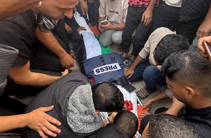 İsrail Han Yunus’ta Nasır Hastanesi’ne saldırdı: Biri gazeteci iki Filistinli öldü