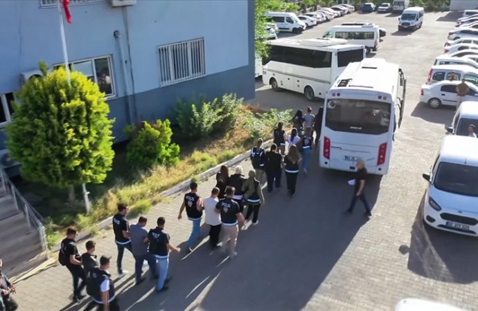 ‘Kamu görevlisiyiz’ diyorlardı: Şanlıurfa merkezli dolandırıcılık operasyonunda 41 şüpheli tutuklandı