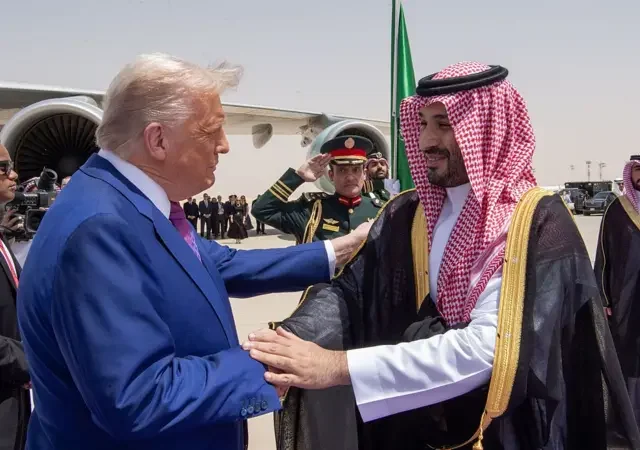 Trump, Suudi Arabistan’la 142 milyar dolarlık anlaşma imzaladı