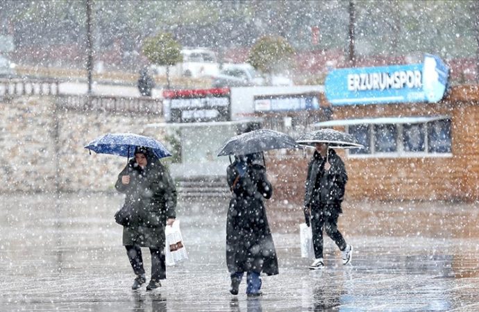 Erzurum’a mayısın ortasında lapa lapa kar yağdı