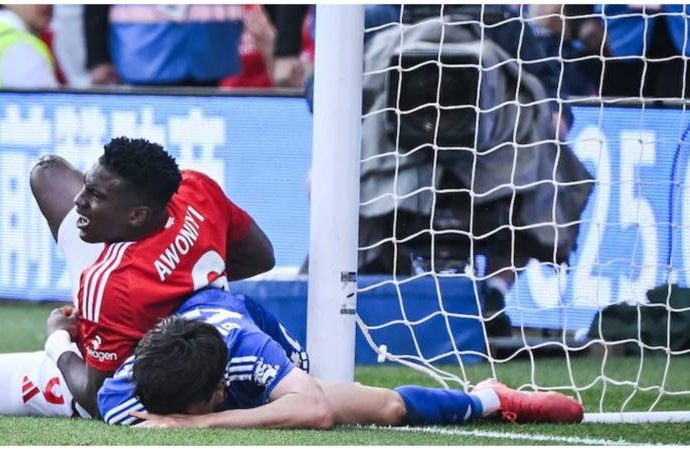 Maçta direğe çarpan ünlü futbolcu ölüm riski nedeniyle suni komaya alındı