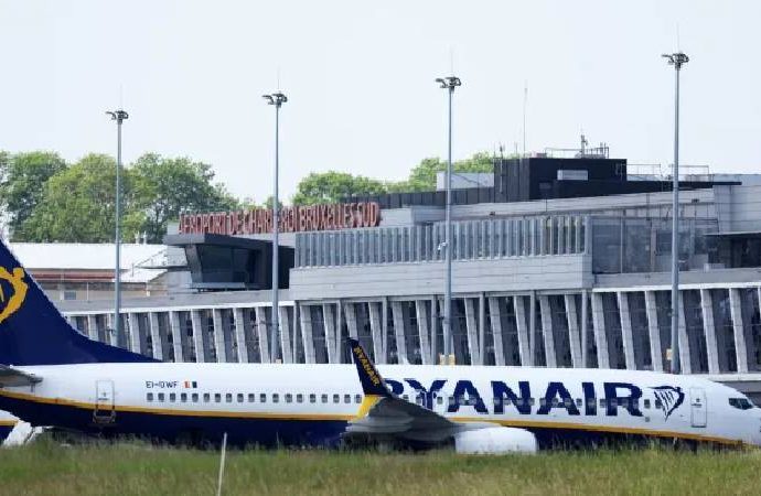Brüksel’de bomba alarmı: Ryanair uçağı acil iniş yaptı