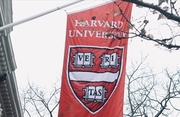 Harvard kendi göbeğini kendi kesecek: Bilime 250 milyon dolar