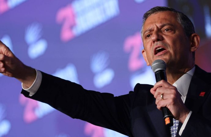CHP’nin Silivri çıkartması: İmamoğlu için verilen imzalar 15 milyonu aştı