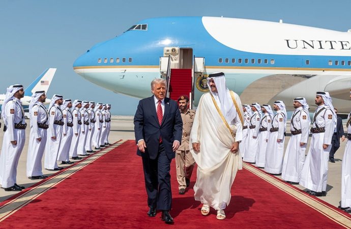 Trump, Katar’a gitti, 200 milyar dolarlık anlaşma imzalandı