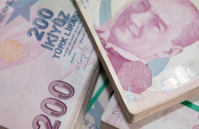 TL’den kaçış hala bitmiş değil