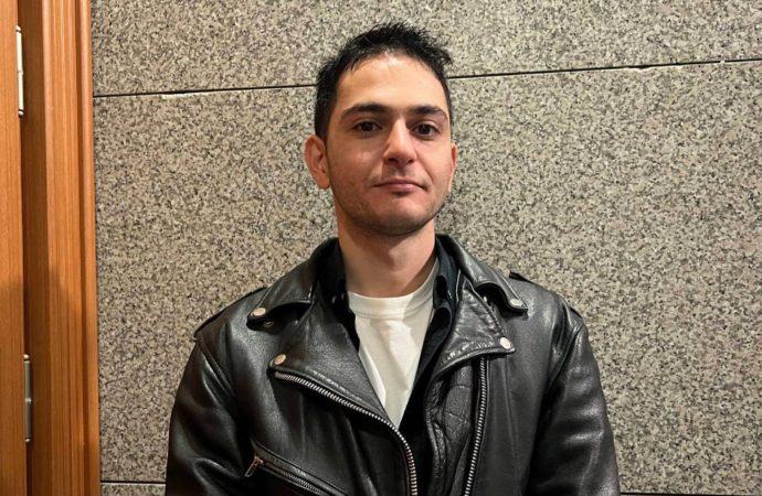 Gazeteci Furkan Karabay gözaltına alındı