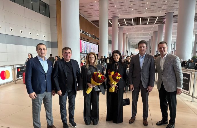 Hagi ve Popescu UEFA zaferinin 25. yıl dönümü için İstanbul’da