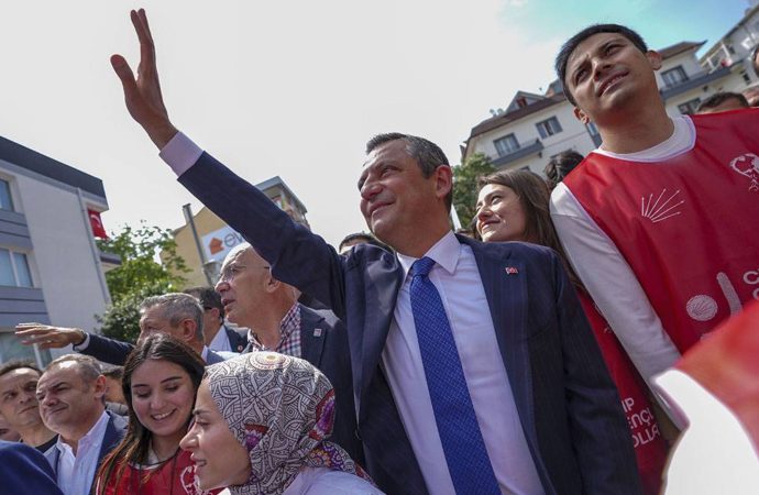 Özgür Özel’den eski CHP genel başkanlarına 19 Mayıs telefonu