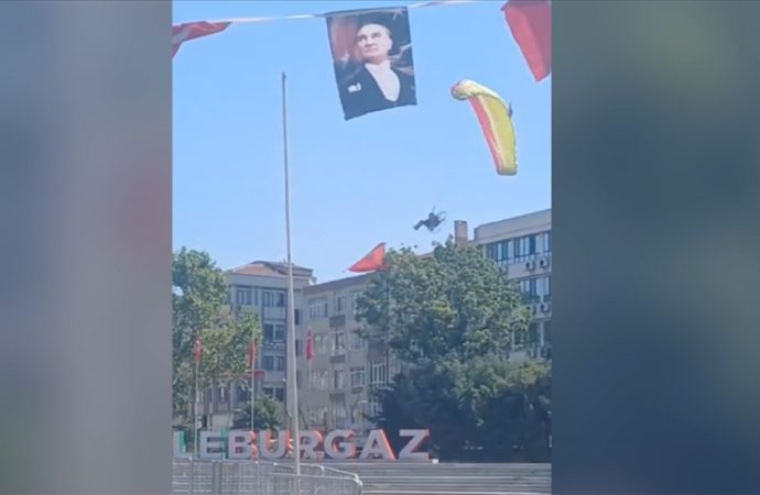 Kırklareli’nde paramotor kamyonetin üstüne düştü