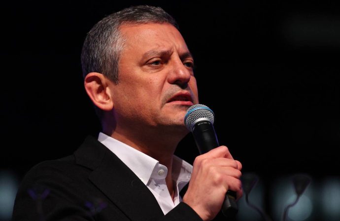 CHP İzmir’de dev miting yaptı, Özgür Özel Erdoğan’a “Yerel diktatör” dedi