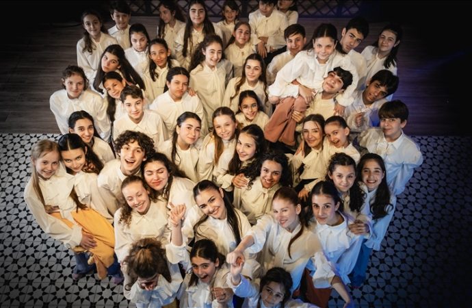 Çok sesli ve katmanlı gösteri Spiritua ilk kez: Sahne yangınına hazır olun