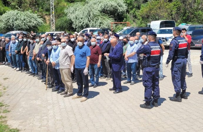Cenazede alarm: Herkes maskeyle katıldı