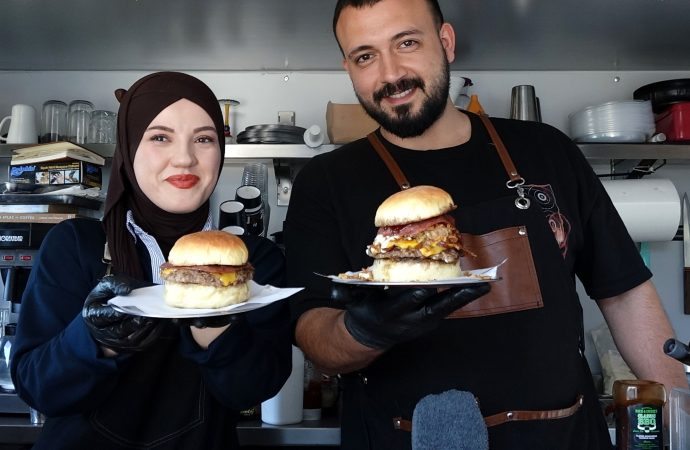 Gündüz doktor, akşam hamburgerci