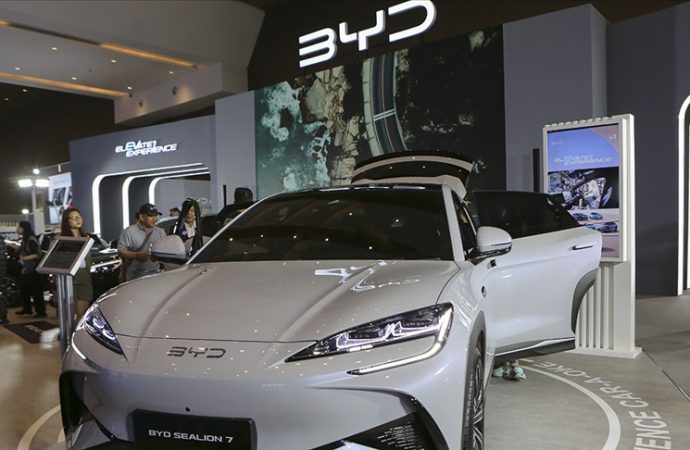 Çinli BYD Avrupa’da ilk kez Tesla’dan daha çok otomobil sattı