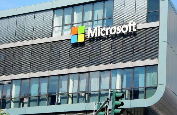 Windows 95’in ikonik açılış sesinin bestecisinden Microsoft’a: İsrail’e yapay zekâ satmak suç ortaklığıdır