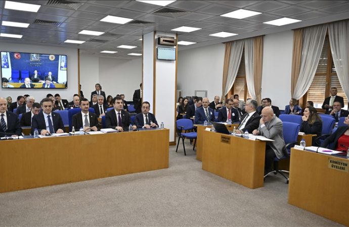 Torba kanun: Tartışmalı ‘asker atama’ maddesi çıktı, bazı mahalleler yeniden köy oldu