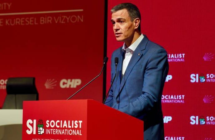 İspanya Başbakanı Sosyalist Enternasyonal’de: Türkiye’deki yoldaşlarımızın yanındayız