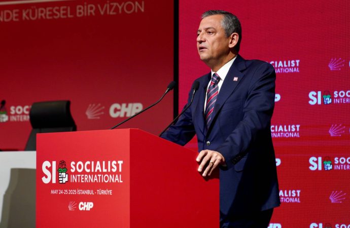 Özgür Özel ‘dost bildiklerine’ seslendi: Her şey bittiğinde dostlarımızın sessizliğini hatırlayacağız