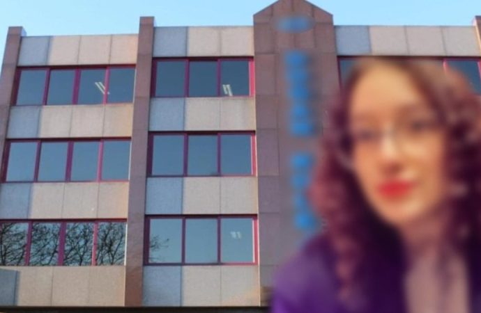 Kız öğrenci okulda arkadaşını bıçakladı