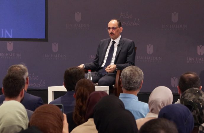 MİT Başkanı üniversitede ders verdi