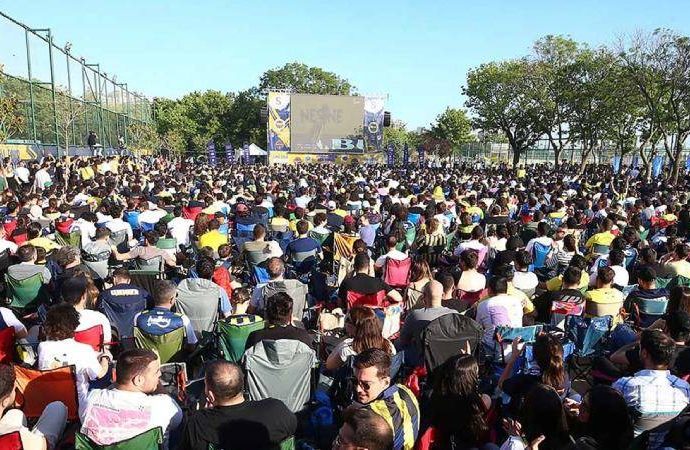 Fenerbahçe’nin final maçı için belediyeler dev ekranlar kurdu
