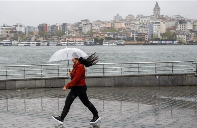 İstanbul yağışlı havanın etkisine girecek… Girdi bile