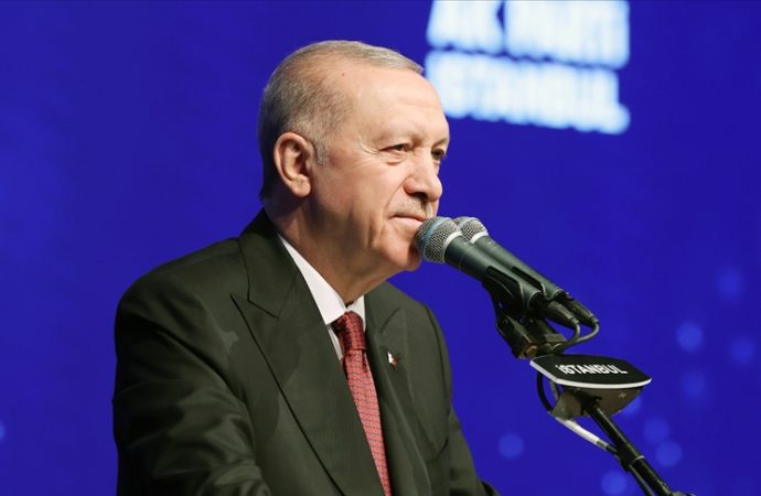 Erdoğan: Özel, suç örgütünün posta güvercini gibi