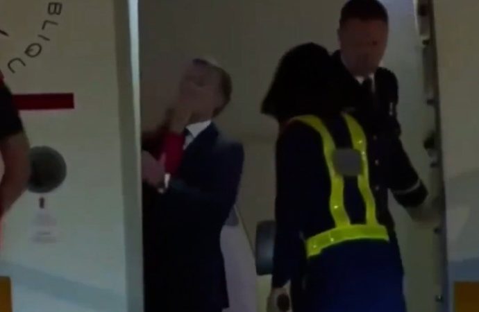 Eşi Macron’u tokatladı: Şaka dendi ama…