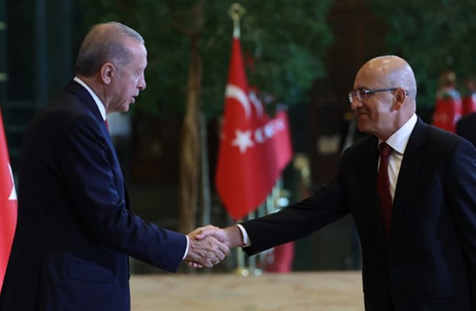 Özgür Özel: Mehmet Şimşek’in istifayı düşündüğünü biliyorum