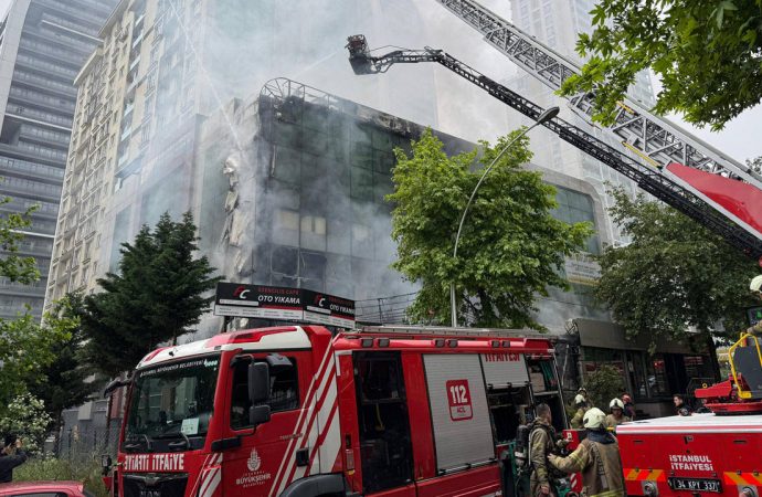 Esenyurt’ta yangın: 132 dairelik bina boşaltıldı