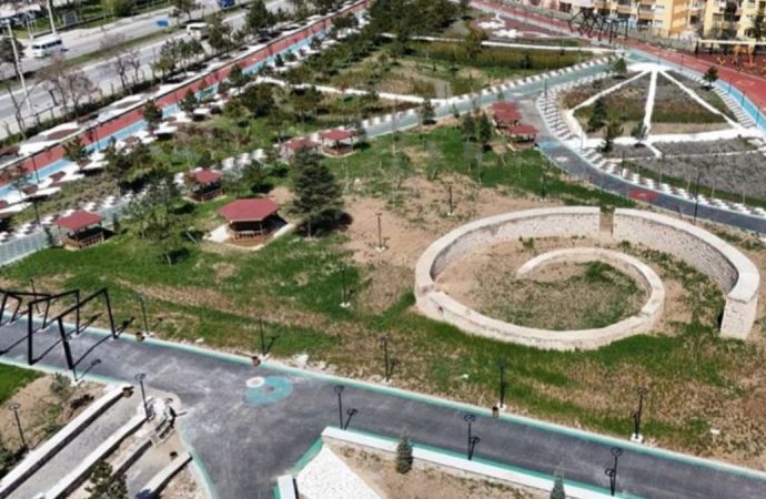 Ak Parti’nin yapmaya başladığı millet bahçesine Bülent Ecevit’in ismi verildi