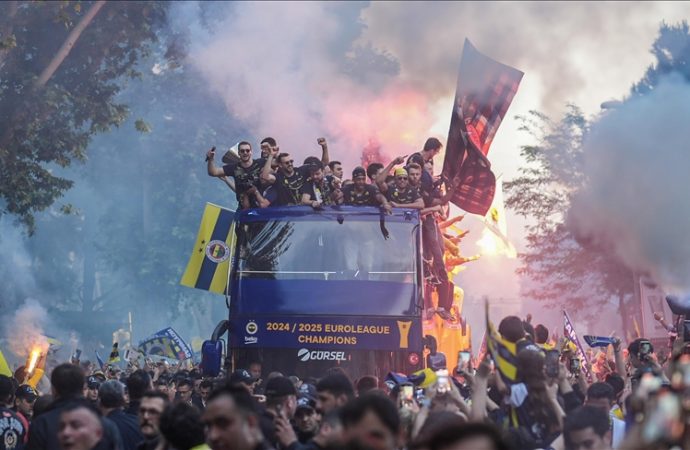 Fenerbahçe’nin görkemli şampiyonluk kutlaması