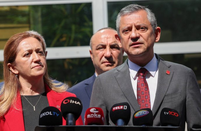 Özgür Özel DİSK ve TİSK’i ziyaret etti: Asgari ücrete ara zam için mücadeleyi büyütmeliyiz