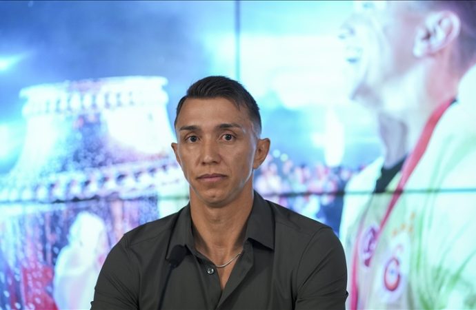 Muslera sarı-kırmızılı kulübe veda etti