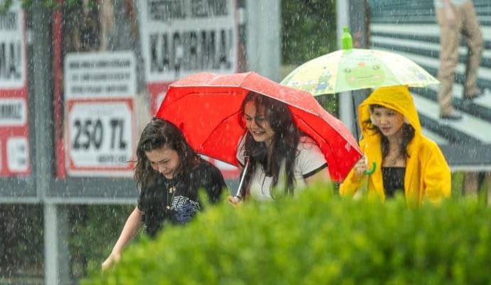 İstanbul’da dolu alarmı! Arabalara dikkat