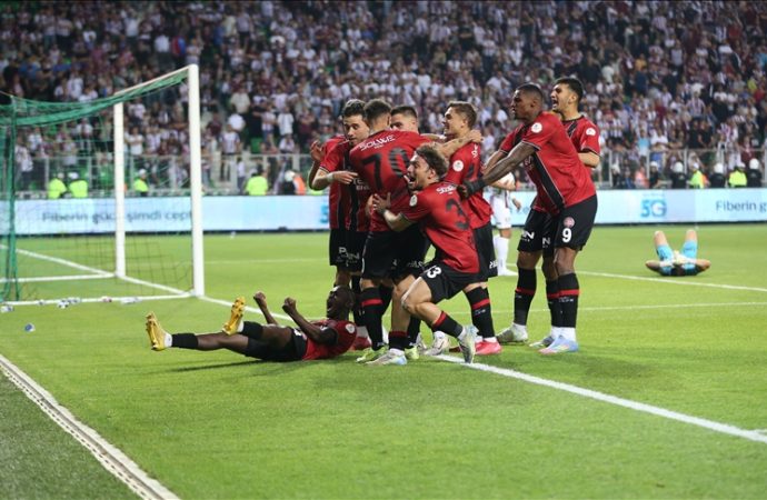 Karagümrük Süper Lig’e yükseldi