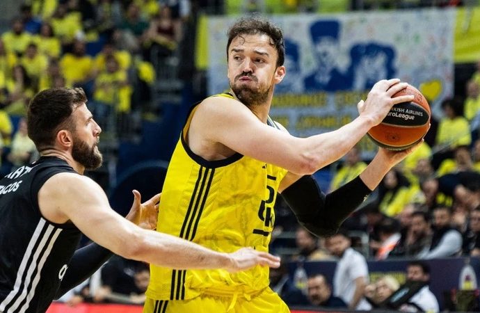 Sertaç Şanlı tek örnek: Anadolu Efes ve Fenerbahçe ile Avrupa Ligi şampiyonluğu yaşadı