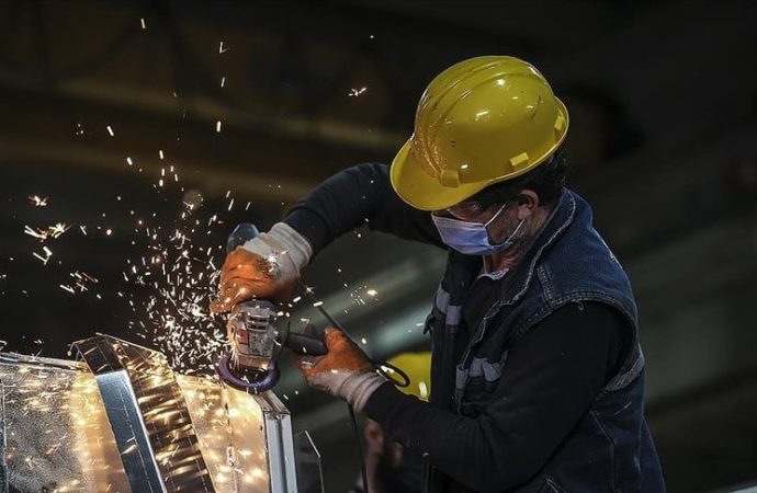 Ekonomi birinci çeyrekte daraldı