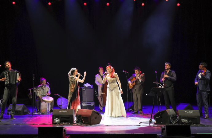 Candan Erçetin ve Barcelona Gipsy Balkan Orchestra Harbiye’de aynı sahnede
