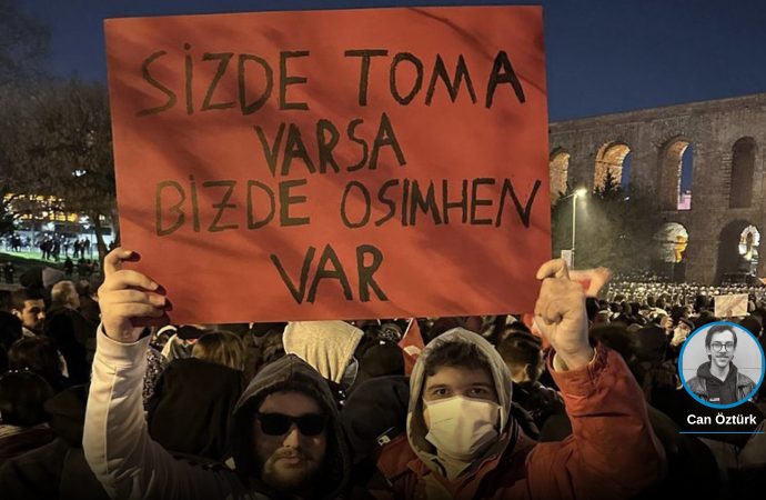 “Sizde TOMA varsa bizde Osimhen var” pankartı taşıyan tutuklu iki öğrenci tahliye edildi