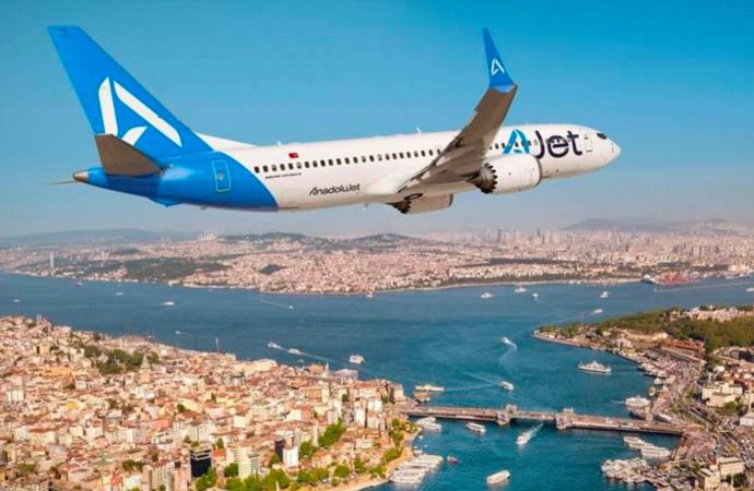 Uçakta bomba sohbeti yaptılar, gözaltına alındılar