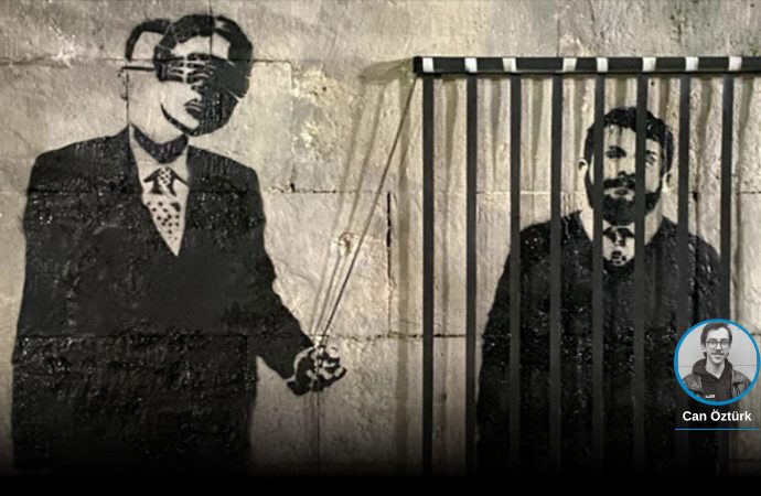 Türkiye’nin Banksy’si ama onun kadar şanslı değil: Hak, hukuk adalet temalı eserlerim bazen sadece bir saat duvarda kalabiliyor