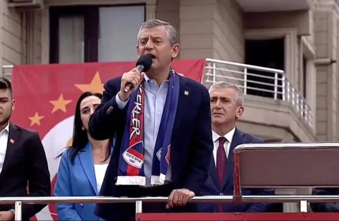 Özgür Özel Düzce mitinginde:  Teslim olmayacağız