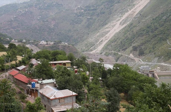Hindistan kabul etti: Pakistan uçaklarımızı düşürdü