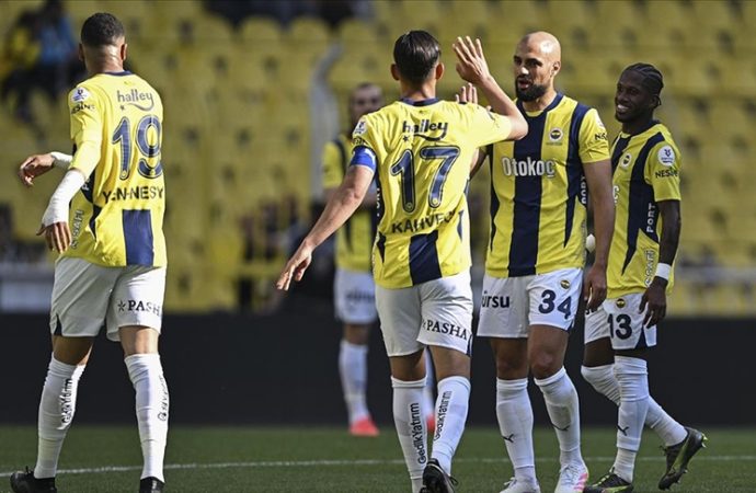 Fenerbahçe sezonu galibiyetle ama tatsız kapattı