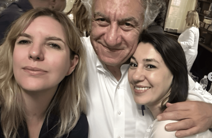Konur Sokak 24 ve 27 numarada üç apartman dairesinden çıkan 12 Genel Yayın Yönetmeni