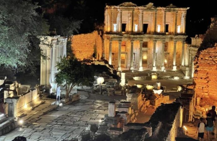 Gece müzeciliği başladı: Efes’te Pink Floyd’la gün batımı, Nemrut’ta Maria Callas’la gün doğumu