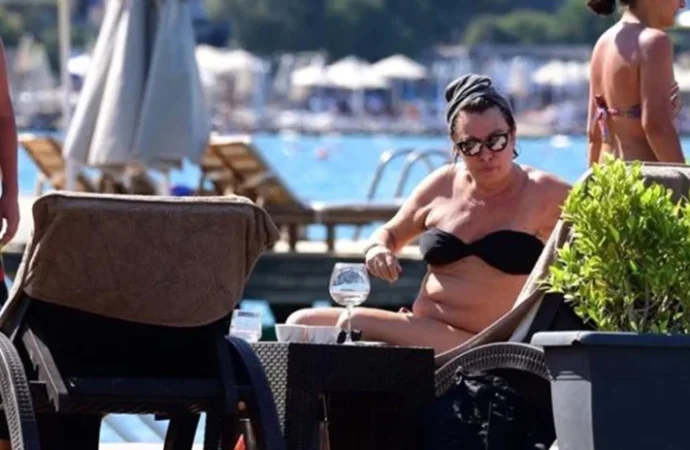 65 yaş ve bikini! Yok Artık!