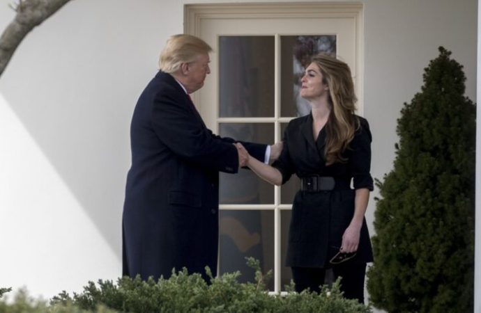 Trump’ın sırılsıklam aşık olduğu kadın yine Washington’da ve başkanın etrafında